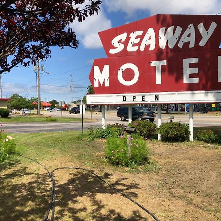 Seaway Motel Roosevelt Park Εξωτερικό φωτογραφία